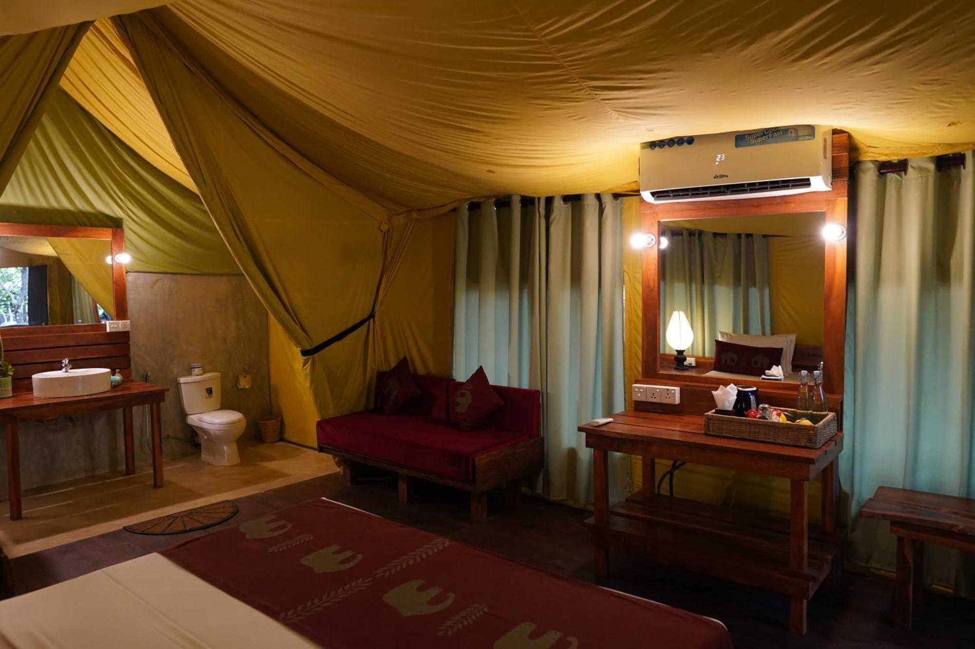 River Glamping By Gaga Bees Udawalawe Exterior photo