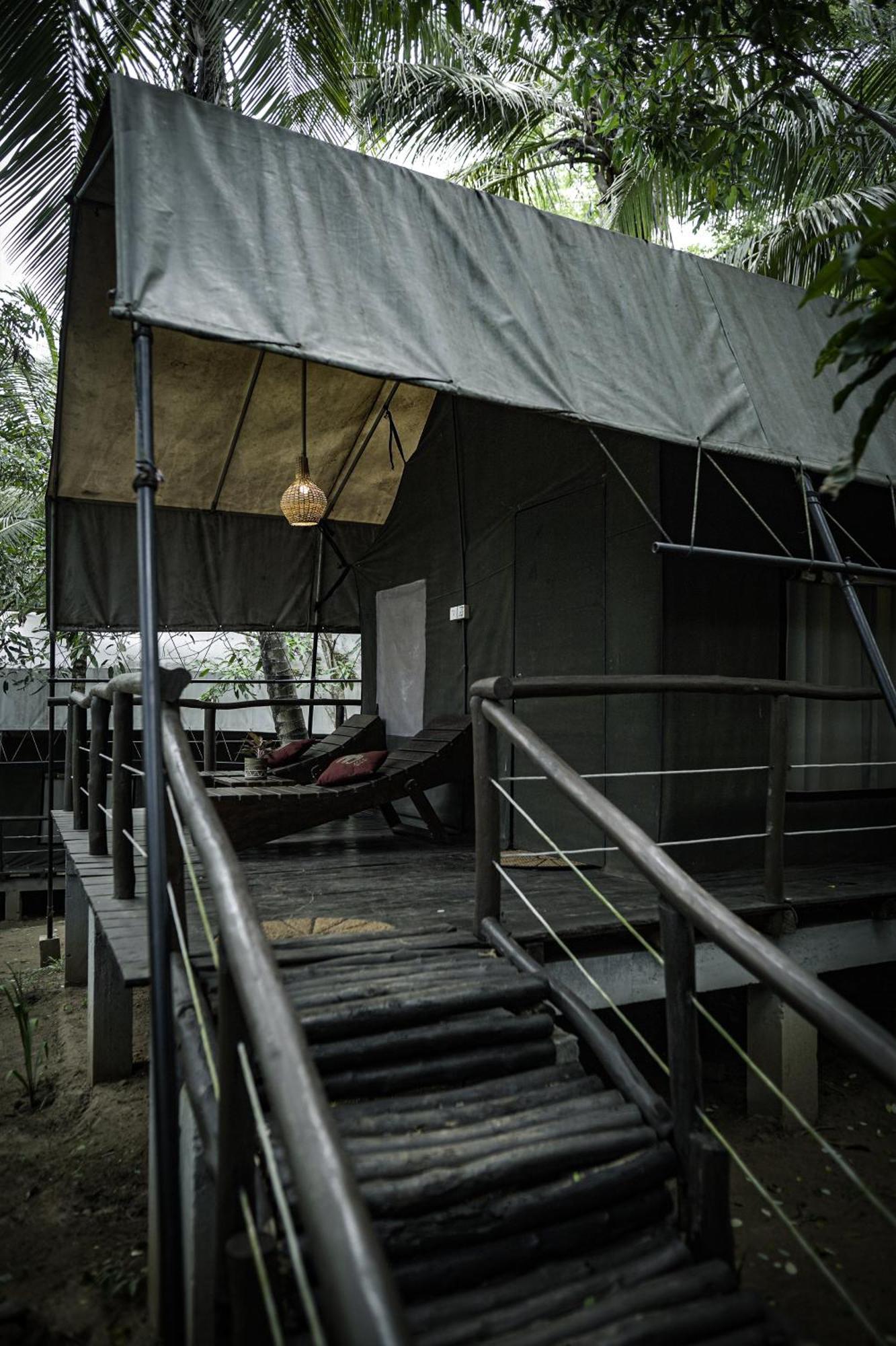 River Glamping By Gaga Bees Udawalawe Exterior photo
